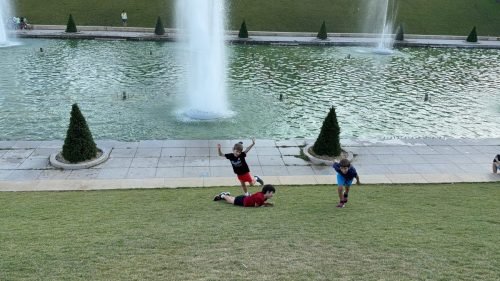 Eiffel tower picnic - downhill