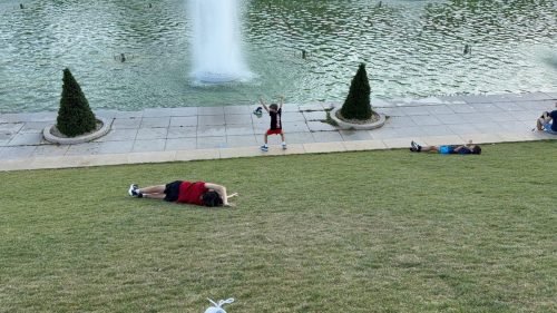 Eiffel tower picnic - downhill