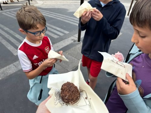 Secret Chocolate tour - Merveilleaux (a puff pastry with merengue and cream in a variety of flavors)